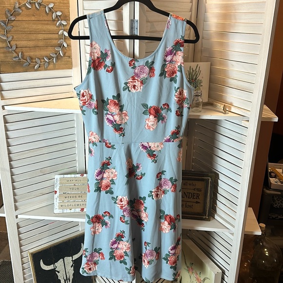 Gilli Dresses & Skirts - Gilli Blue Floral Sleeveless Dress